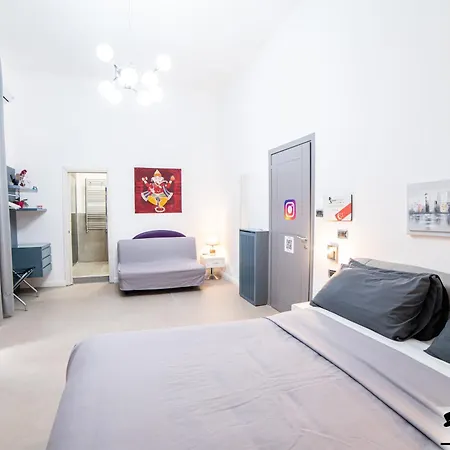 Toledostation Couette-café Naples